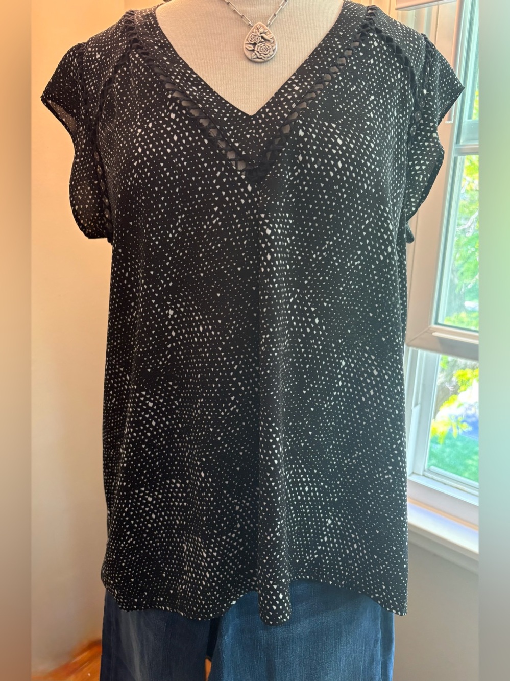 Collective Concepts Women’s Large Black Dot V-Neck Blouse w/Crochet Trim (EUC)